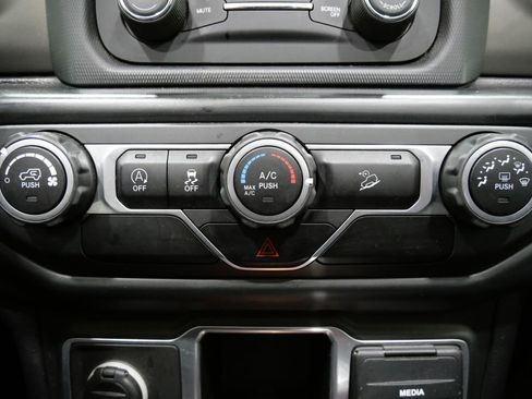 Used 2018 Jeep Wrangler Unlimited Sport image 20