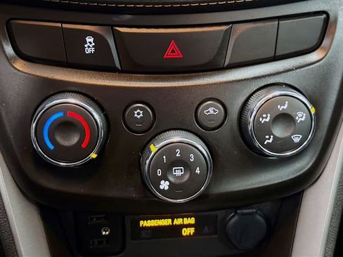 Used 2020 Chevrolet Trax LS image 17