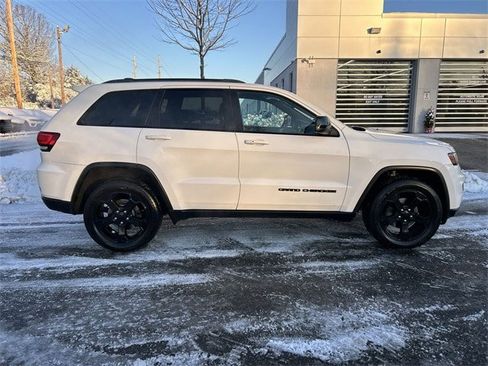 Used 2018 Jeep Grand Cherokee Laredo image 9
