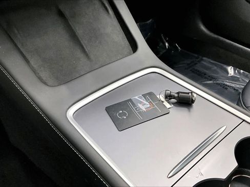 Used 2023 Tesla Model 3 Standard Range image 14