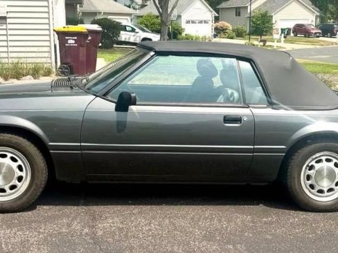 Used 1989 Ford Mustang LX RWD image 2