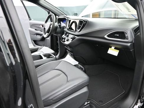 New 2026 Chrysler Pacifica Select w/ S Appearance Package image 22