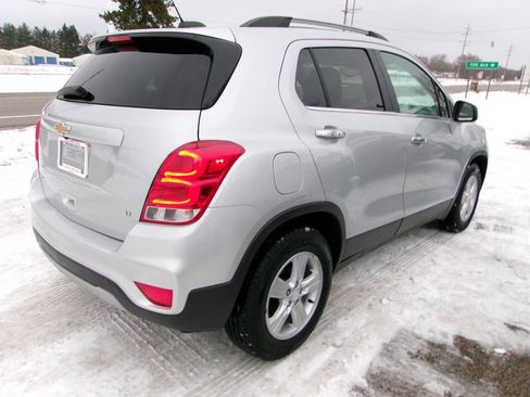 Used 2018 Chevrolet Trax LT w/ LT Convenience Package image 3