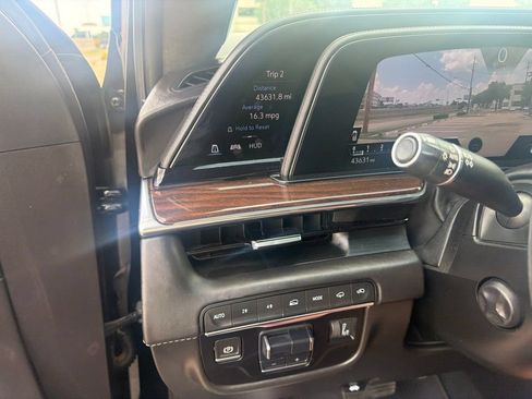 Used 2021 Cadillac Escalade ESV Sport Platinum AWD/4WD image 17