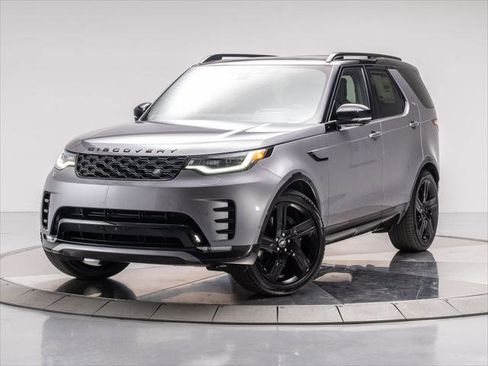 New 2025 Land Rover Discovery Dynamic SE image 1