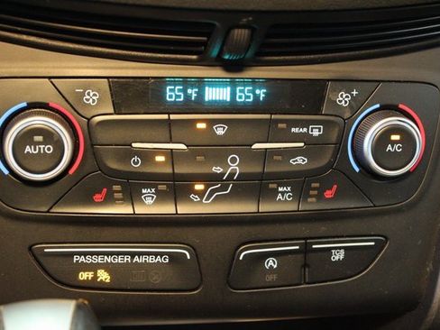 Used 2019 Ford Escape SEL image 24