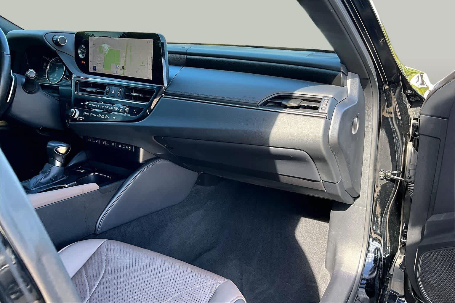 Used 2024 Lexus ES 350 Ultra Luxury w/ Accessory Package (Z2) FWD image 18
