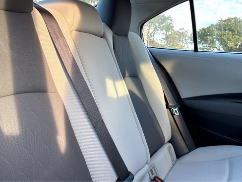 Used 2020 Toyota Corolla LE image 9