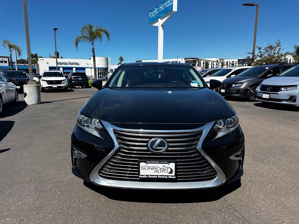 Used 2016 Lexus ES 350 w/ Premium Package w/Wood Trim FWD image 3