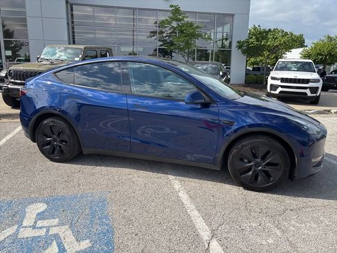 Used 2024 Tesla Model Y Long Range RWD image 33