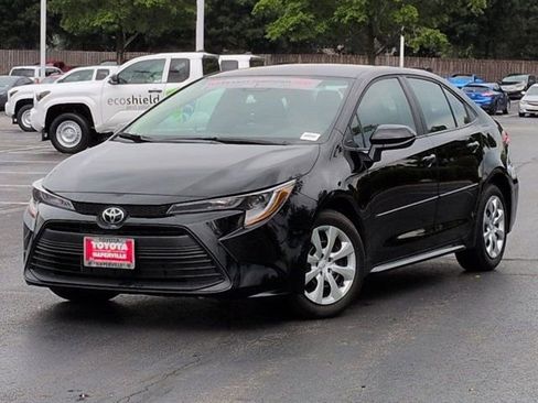 Used 2026 Toyota Corolla LE FWD image 2