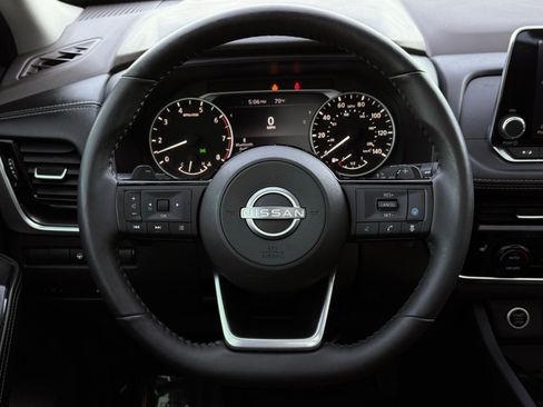 Used 2022 Nissan Rogue SV w/ SV Premium Package FWD image 32