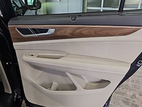 New 2026 Volkswagen Atlas SE FWD image 15