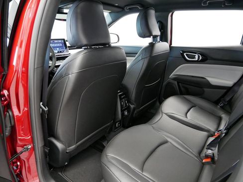 New 2025 Jeep Compass Limited image 4