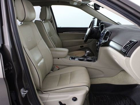 Used 2021 Jeep Grand Cherokee Overland AWD/4WD image 18