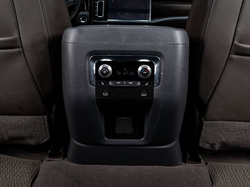 Used 2024 GMC Yukon Denali AWD/4WD image 34