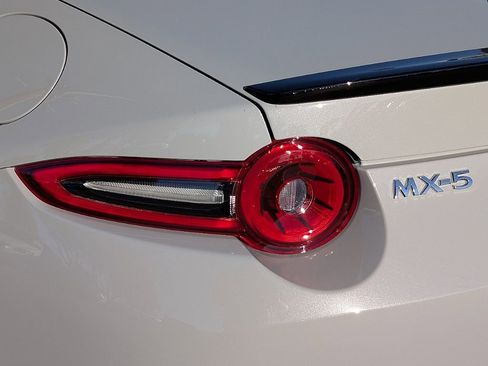 Certified 2025 MAZDA MX-5 Miata Club image 12