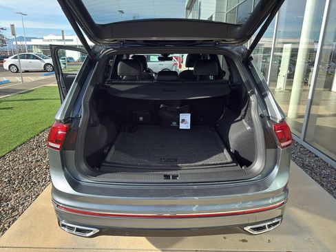 Used 2022 Volkswagen Tiguan SEL R-Line image 17
