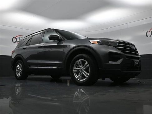 Used 2022 Ford Explorer XLT image 29
