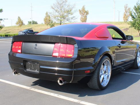 Used 2006 Ford Mustang GT RWD image 3