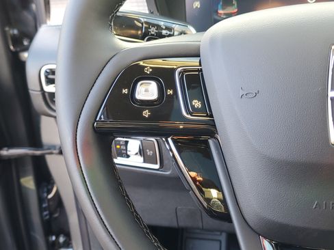 New 2026 Lincoln Corsair Premiere image 17