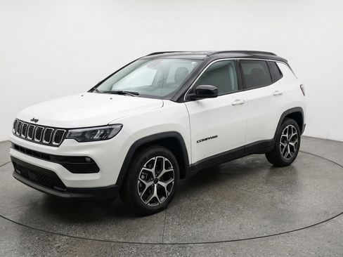 Used 2025 Jeep Compass Limited image 3