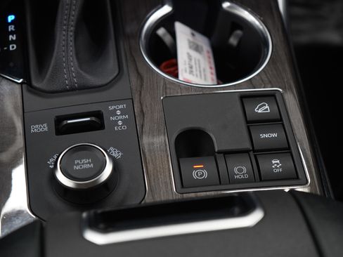 Used 2024 Toyota Highlander Limited AWD/4WD image 21