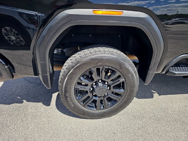 Used 2022 GMC Sierra 2500 Denali w/ Denali Black Diamond Edition AWD/4WD image 11