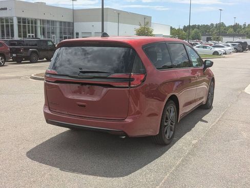 New 2026 Chrysler Pacifica Select FWD image 5