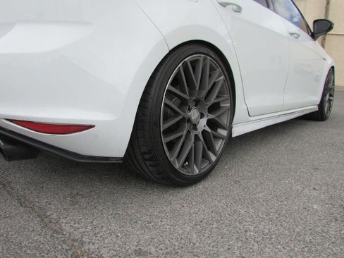 Used 2015 Volkswagen Golf 4-Door FWD image 10