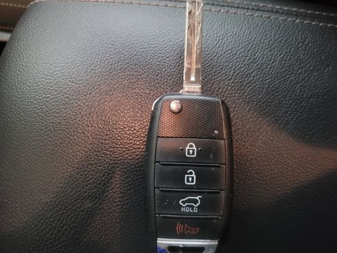 Used 2020 Kia Sportage LX image 32