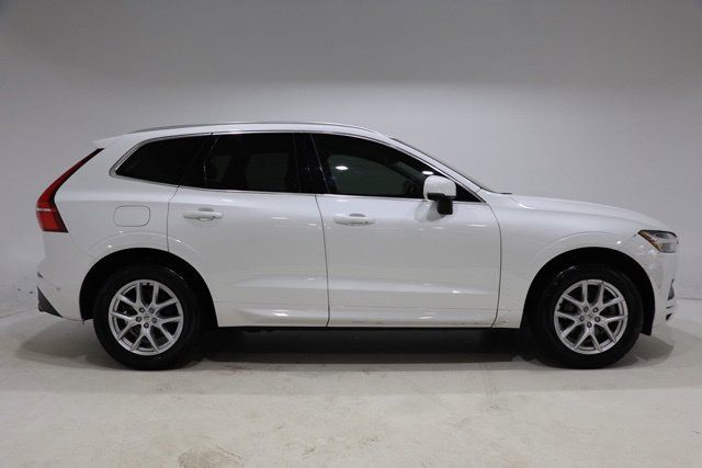 Used 2018 Volvo XC60 T5 Momentum w/ Vision Package AWD/4WD image 6