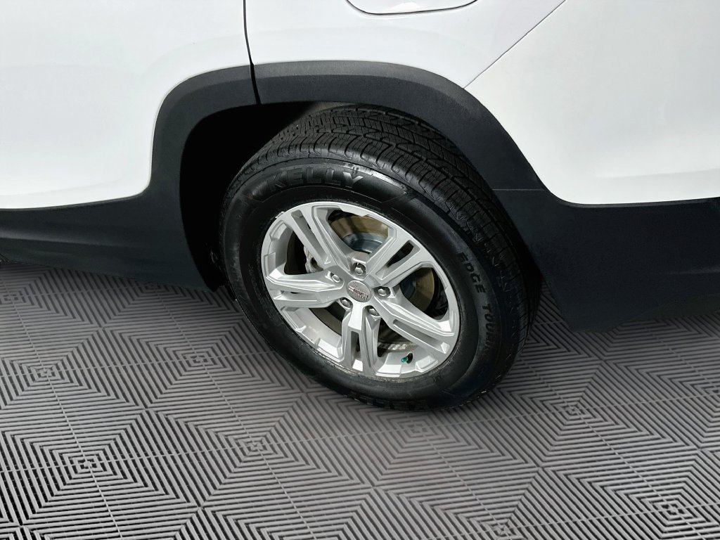 Used 2024 GMC Terrain SLE FWD image 37