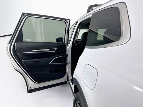 Used 2025 Kia Telluride S AWD/4WD image 28