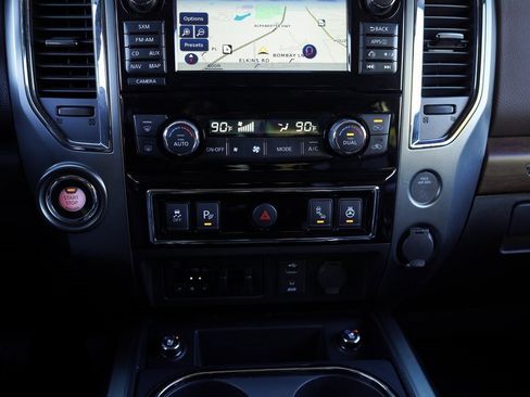 Used 2018 Nissan Titan Platinum Reserve image 31