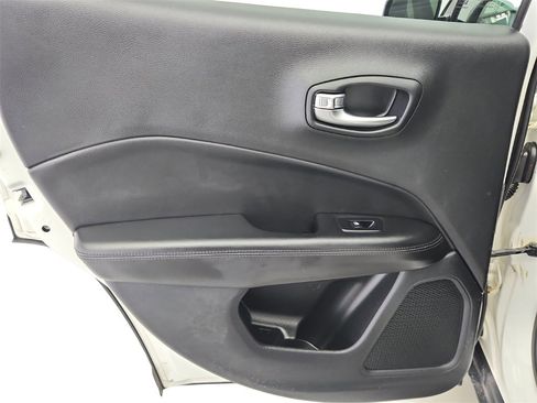 Used 2020 Jeep Compass Latitude image 21