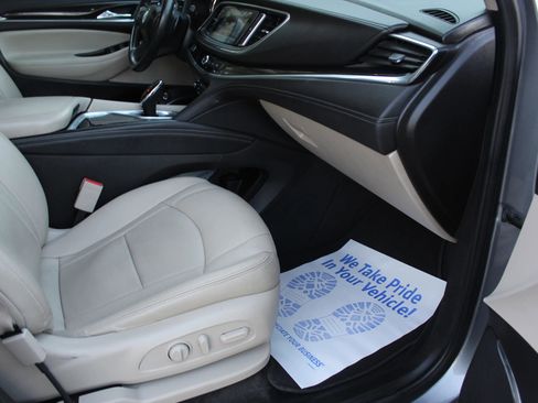 Used 2019 Buick Enclave Essence AWD/4WD image 18