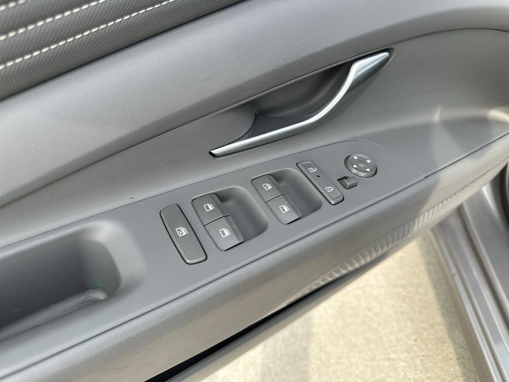 Used 2024 Hyundai Elantra SEL w/ Convenience Package FWD image 24