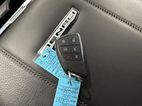 Used 2025 GMC Yukon Denali AWD/4WD image 28