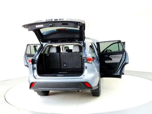 Certified 2020 Toyota Highlander XLE image 11