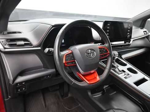 Used 2021 Toyota Sienna XSE FWD image 13