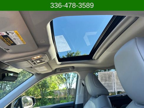 Used 2022 Toyota Highlander XLE FWD image 21