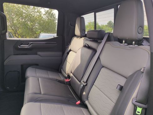 Used 2024 Chevrolet Silverado 1500 ZR2 w/ Technology Package AWD/4WD image 31