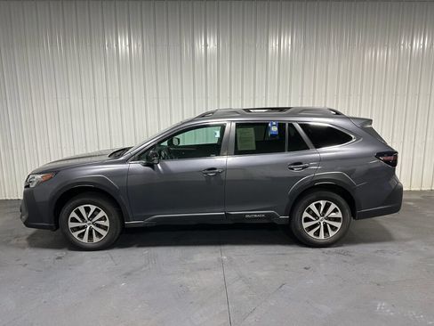 Used 2024 Subaru Outback Premium AWD/4WD image 4