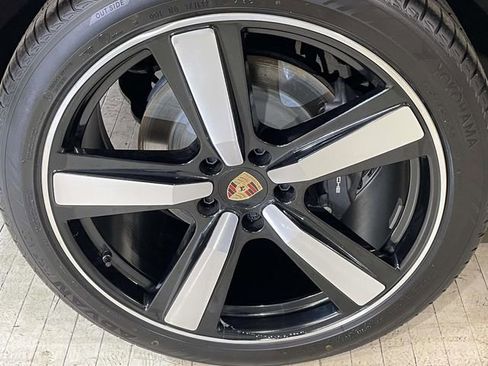 Certified 2025 Porsche Cayenne w/ Premium Package Plus image 15