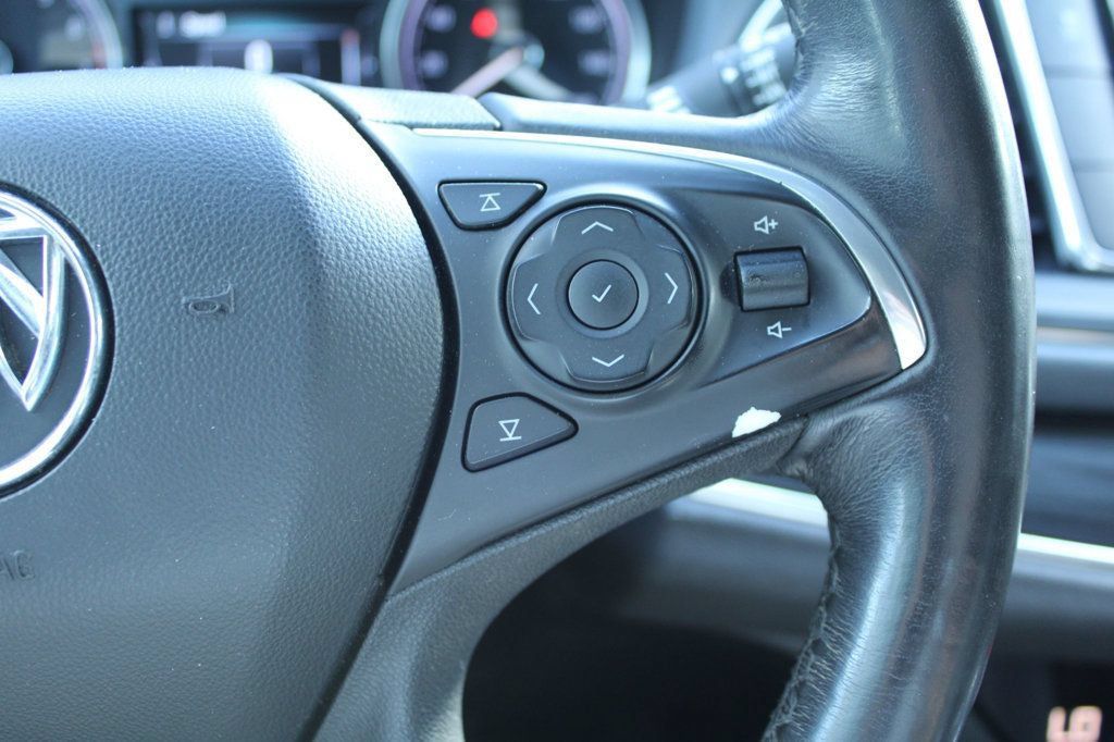 Used 2019 Buick Enclave Essence FWD image 17