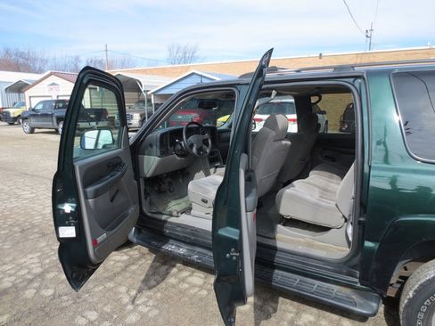 Used 2003 Chevrolet Suburban LS w/ LS Preferred Equipment Group image 11