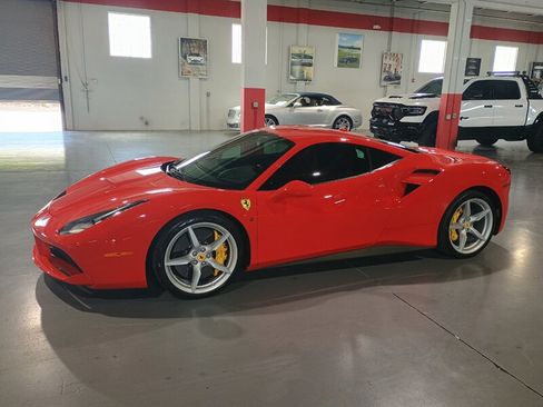 Used 2019 Ferrari 488 GTB RWD image 2
