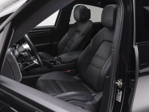 Used 2021 Porsche Cayenne GTS image 14