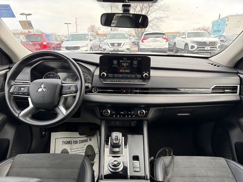 Used 2024 Mitsubishi Outlander SE image 14